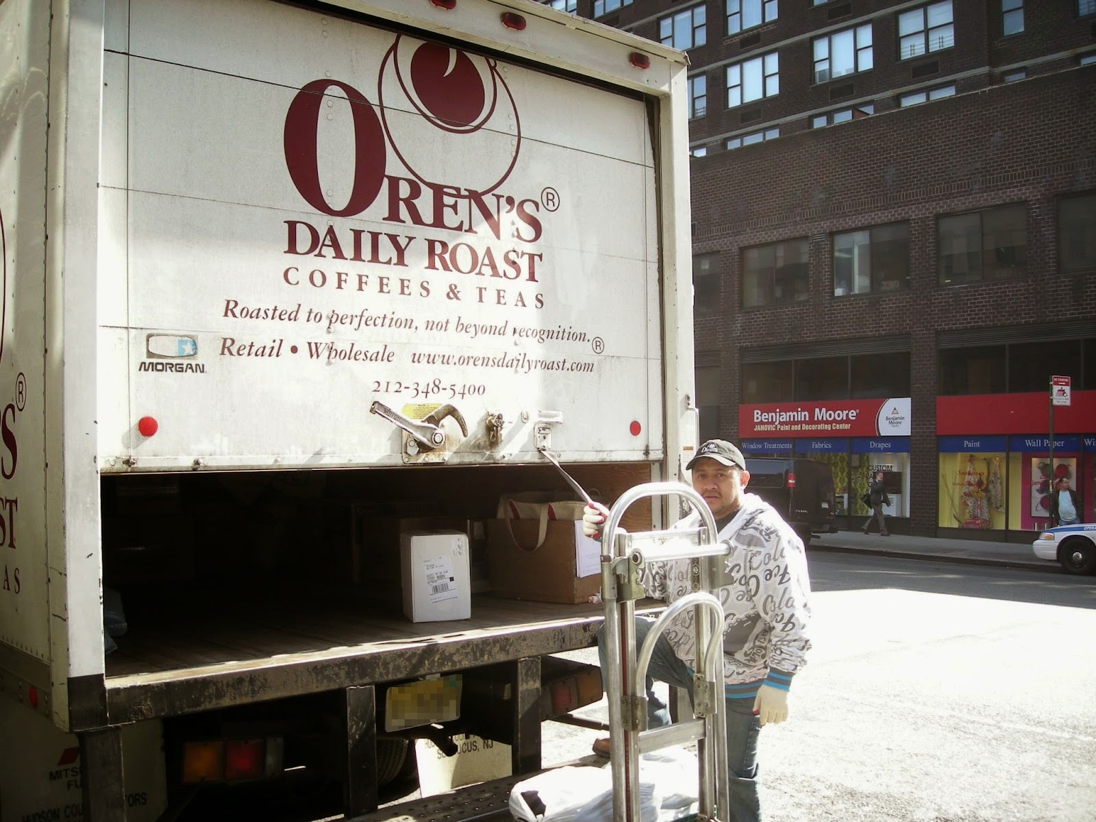 Oren's Daily Roast roastery