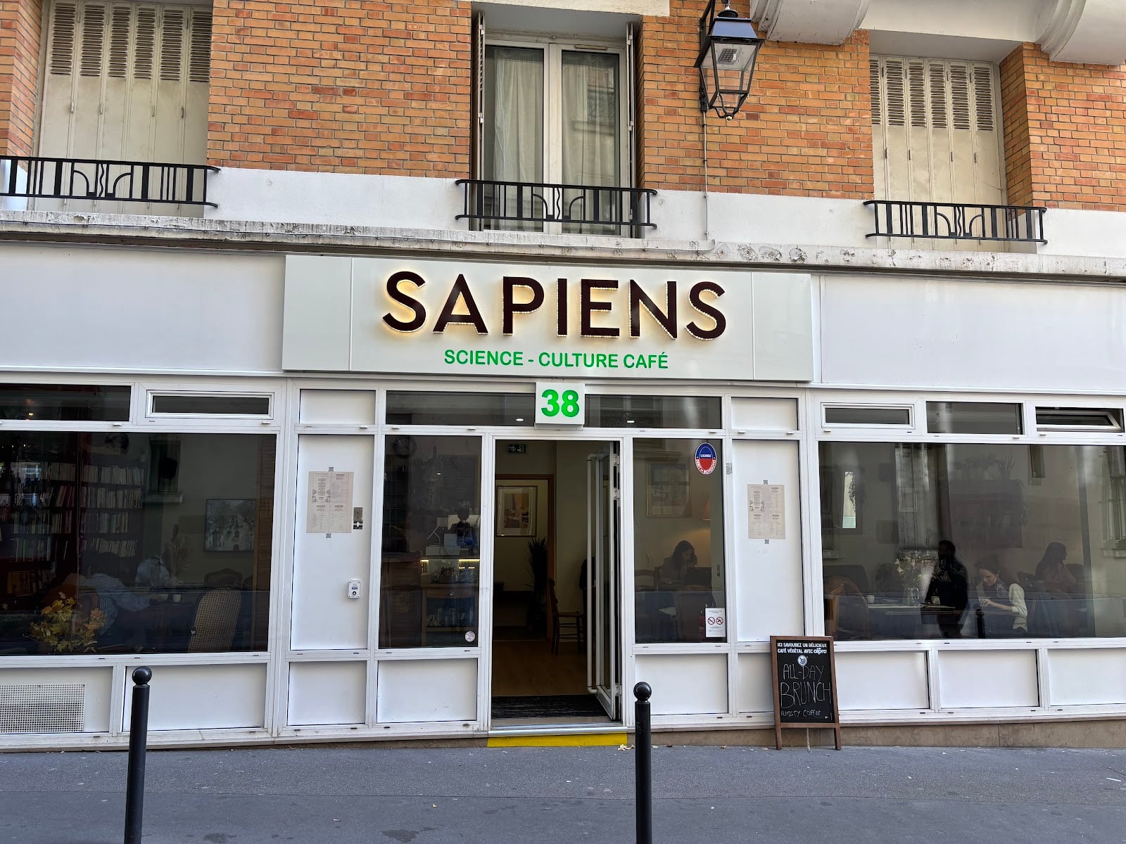 Sapiens Café interior