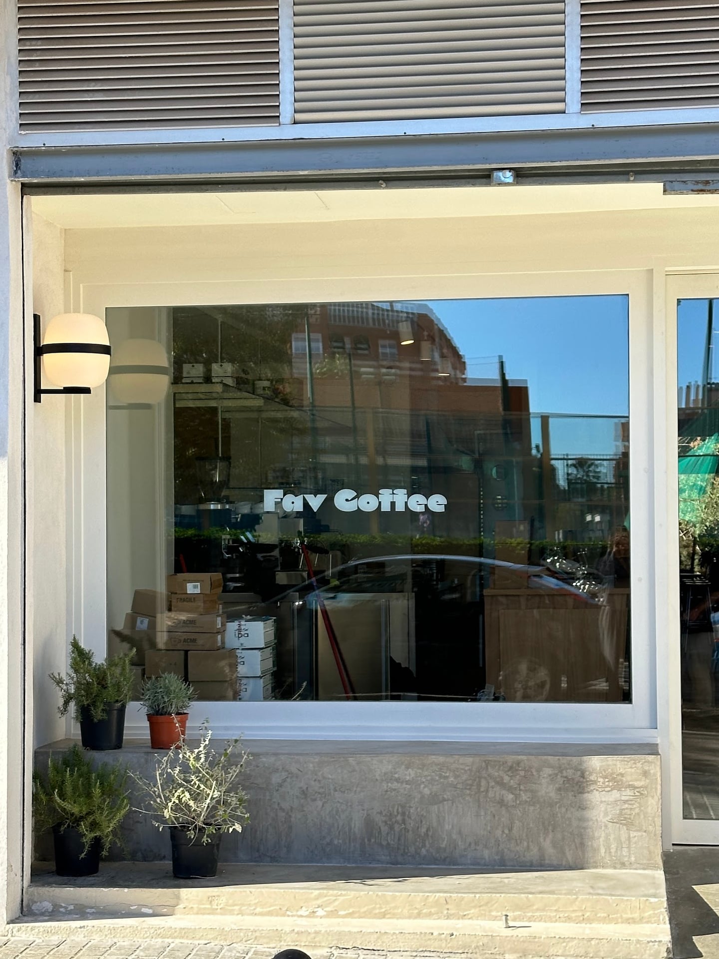 FAV COFFEE - Specialty Coffee and Brunch interior