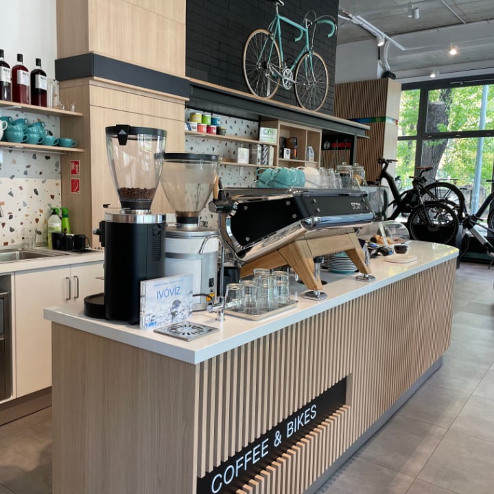 Bringiton coffee & bikes interior