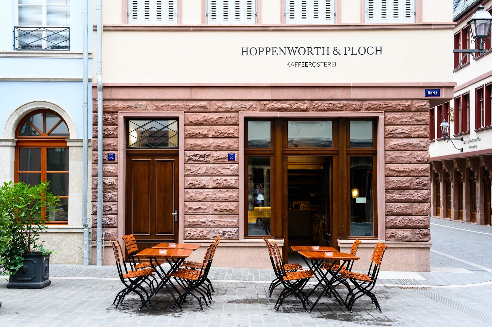 Hoppenworth & Ploch Altstadt Café interior