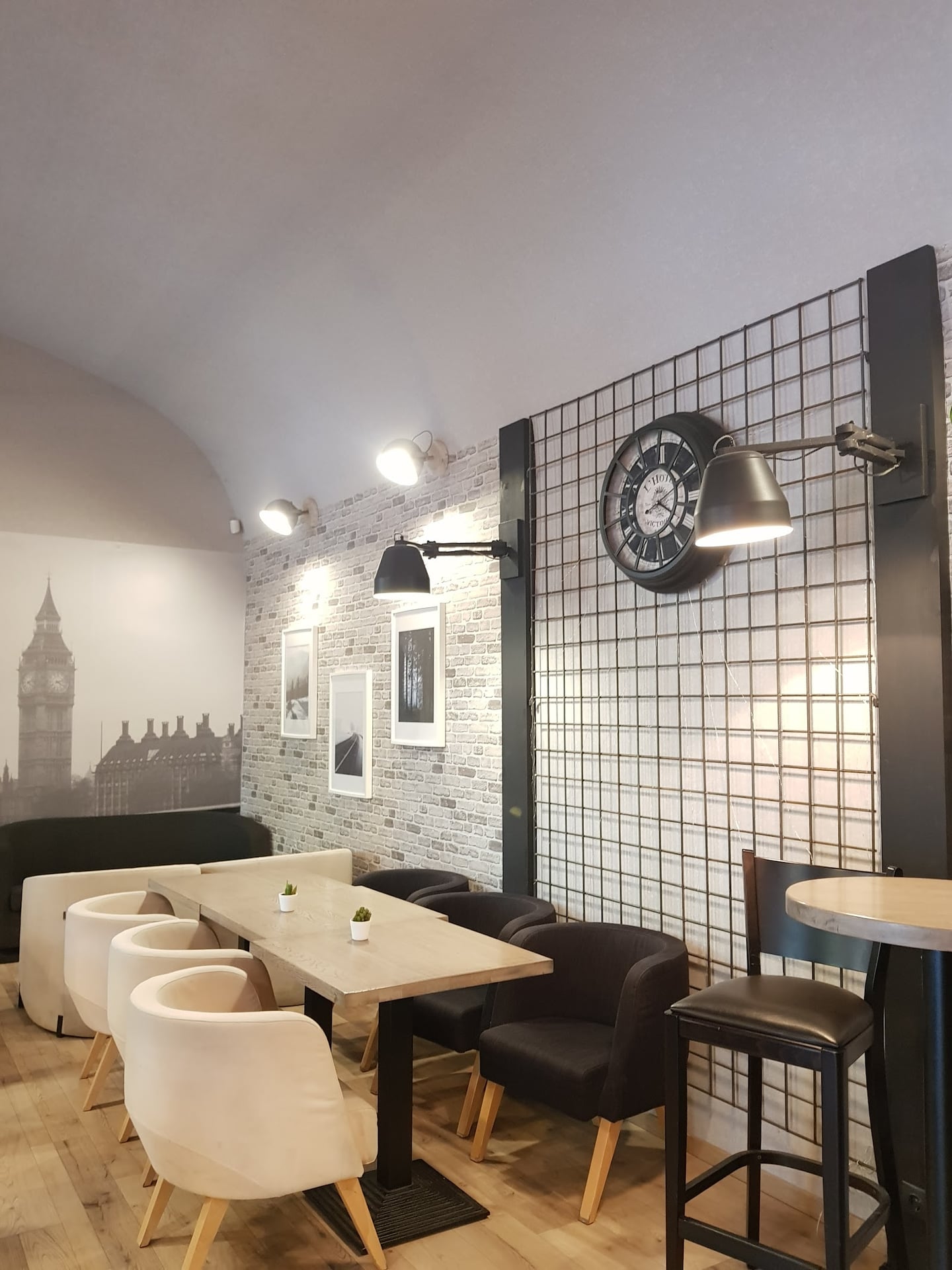 Dose Espresso Budapest interior