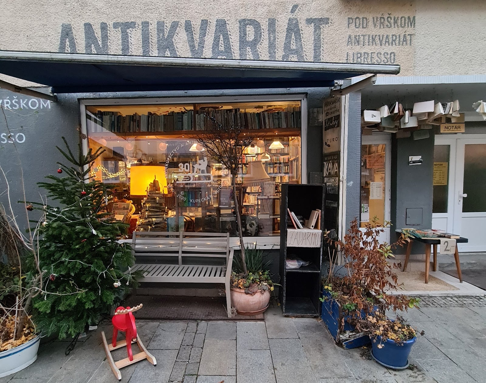 Pod Vŕškom - kníhkupectvo, antikvariát a libresso