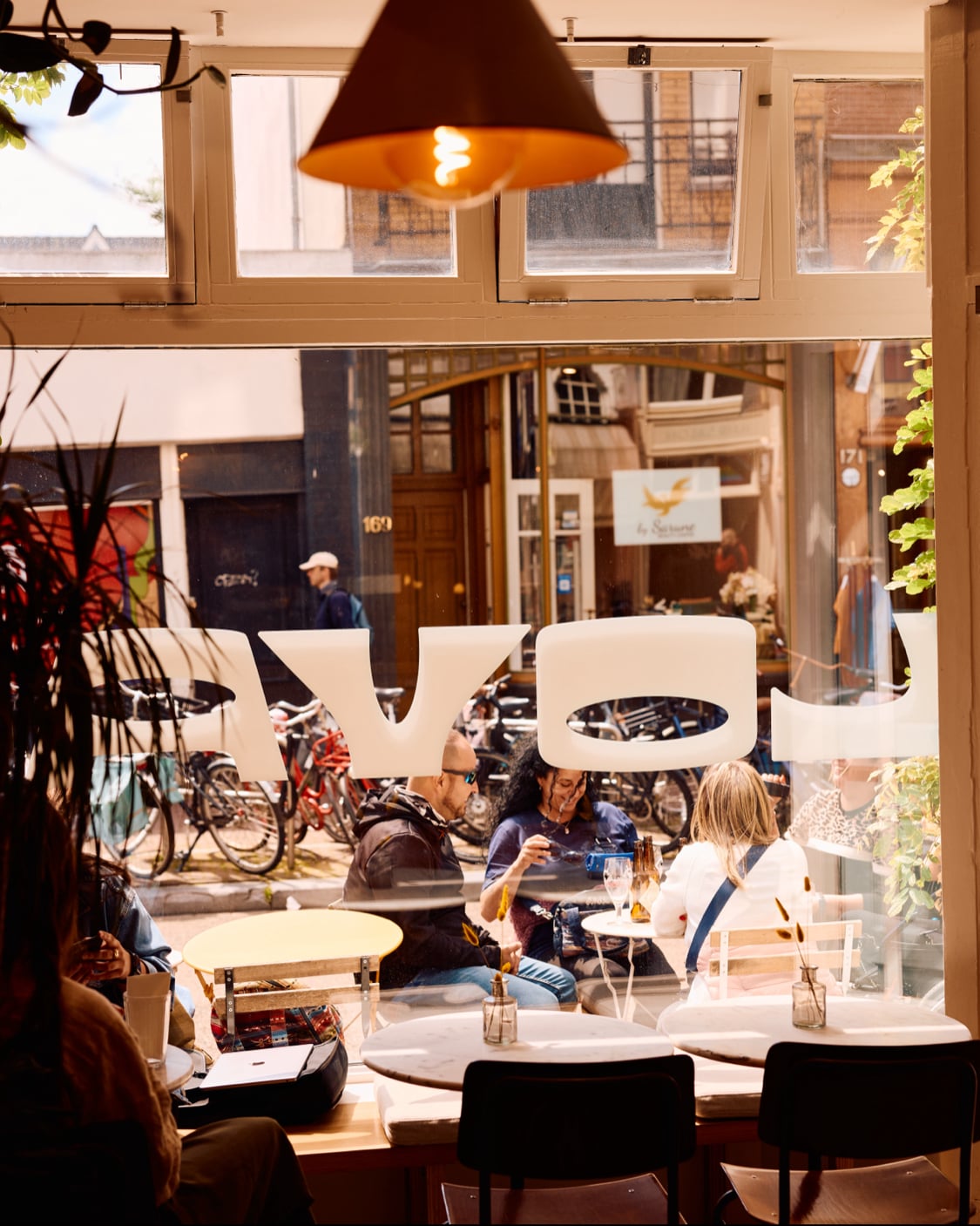 Lova - All Day Brunch & Breakfast interior