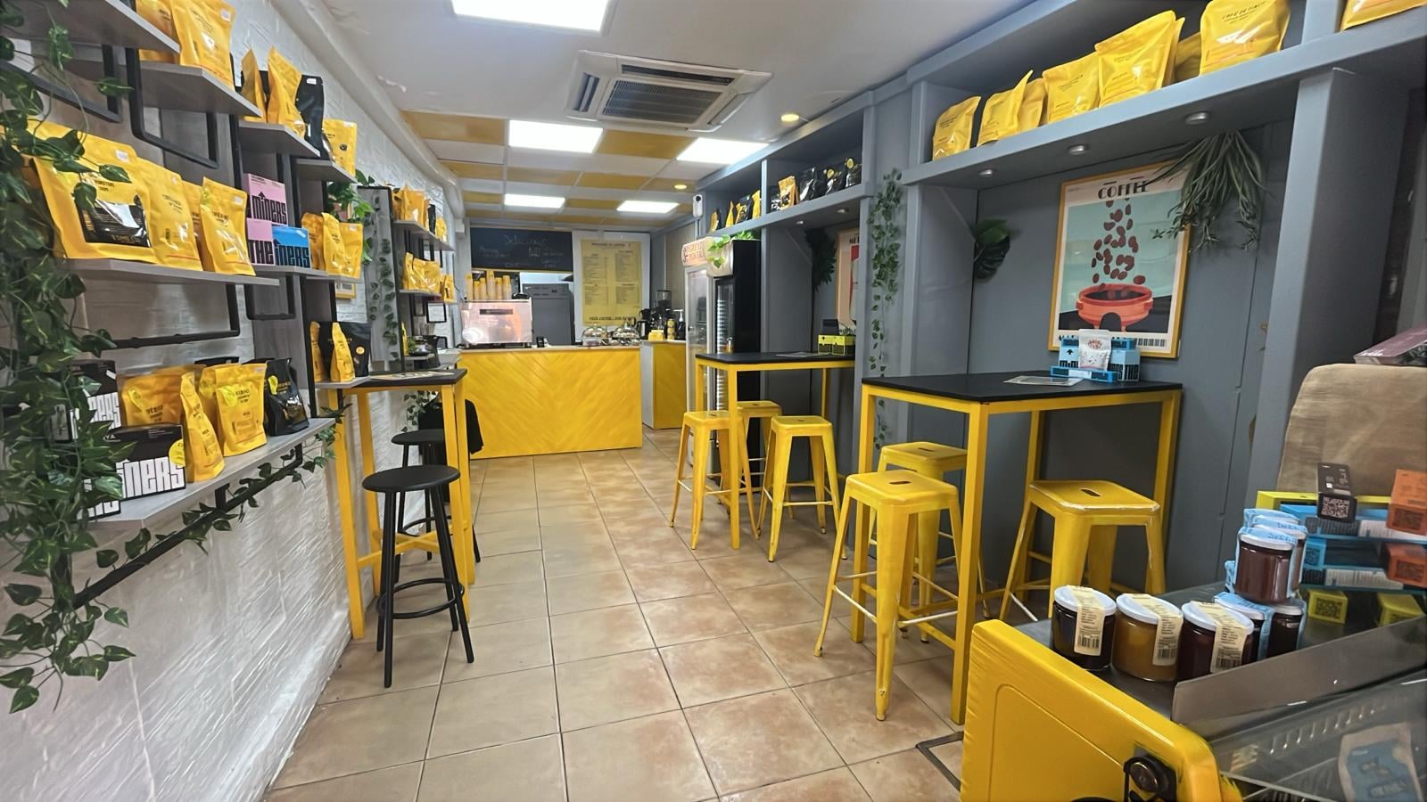 COFFEE UP Specialty Coffee. Calle FERIA 84. Sevilla interior