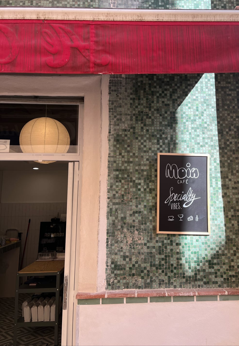 Moin Café interior