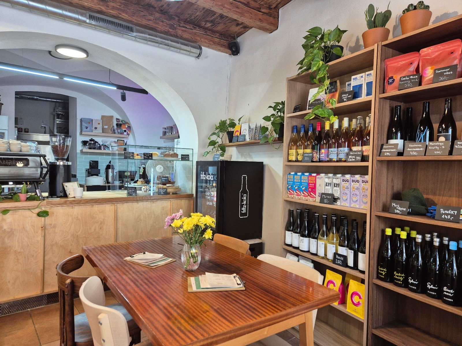 MOJI café