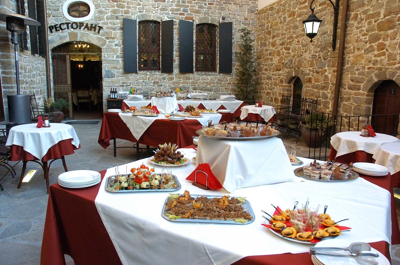 Han Hadji Nikoli Restaurant interior