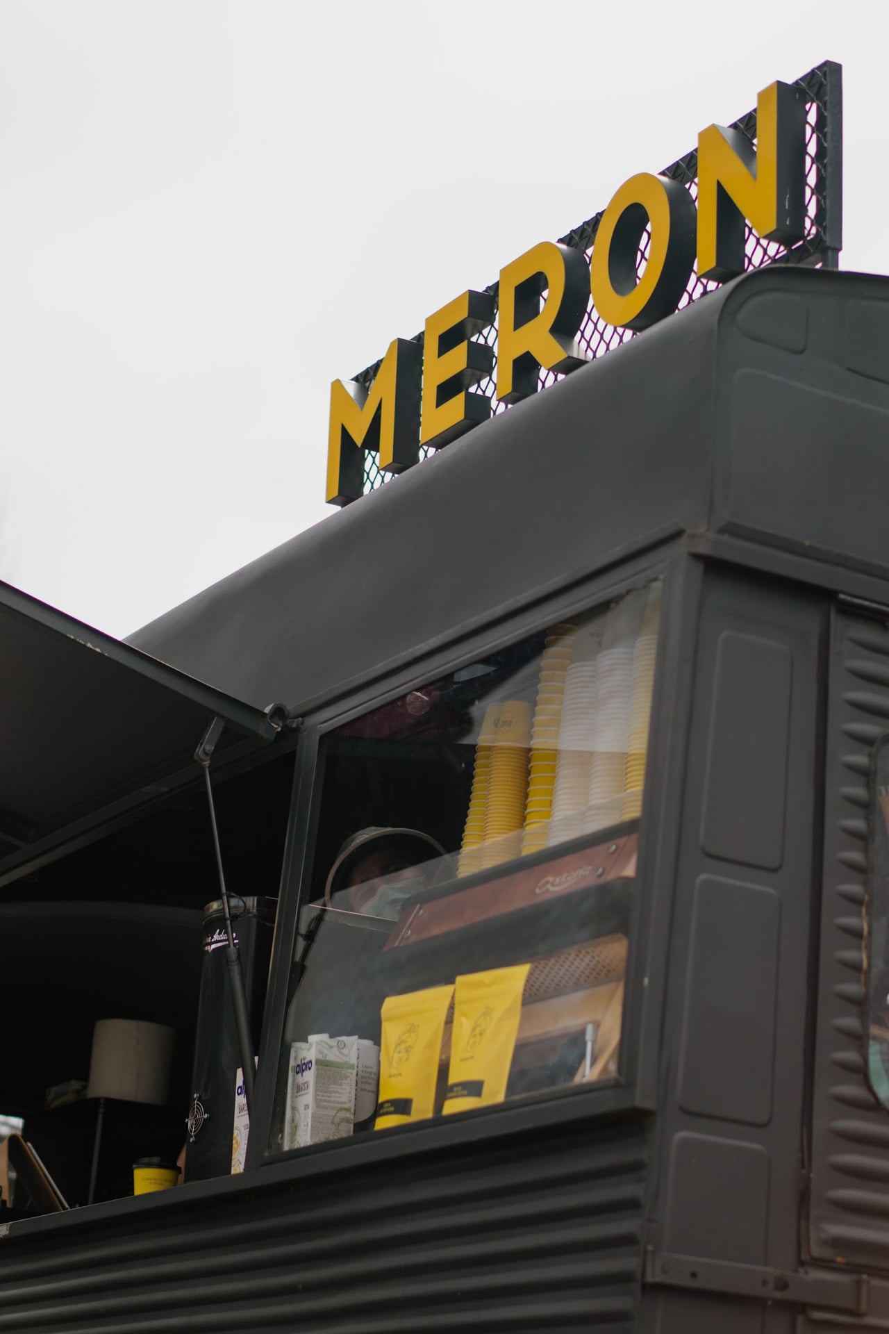 Meron Iulius Van interior