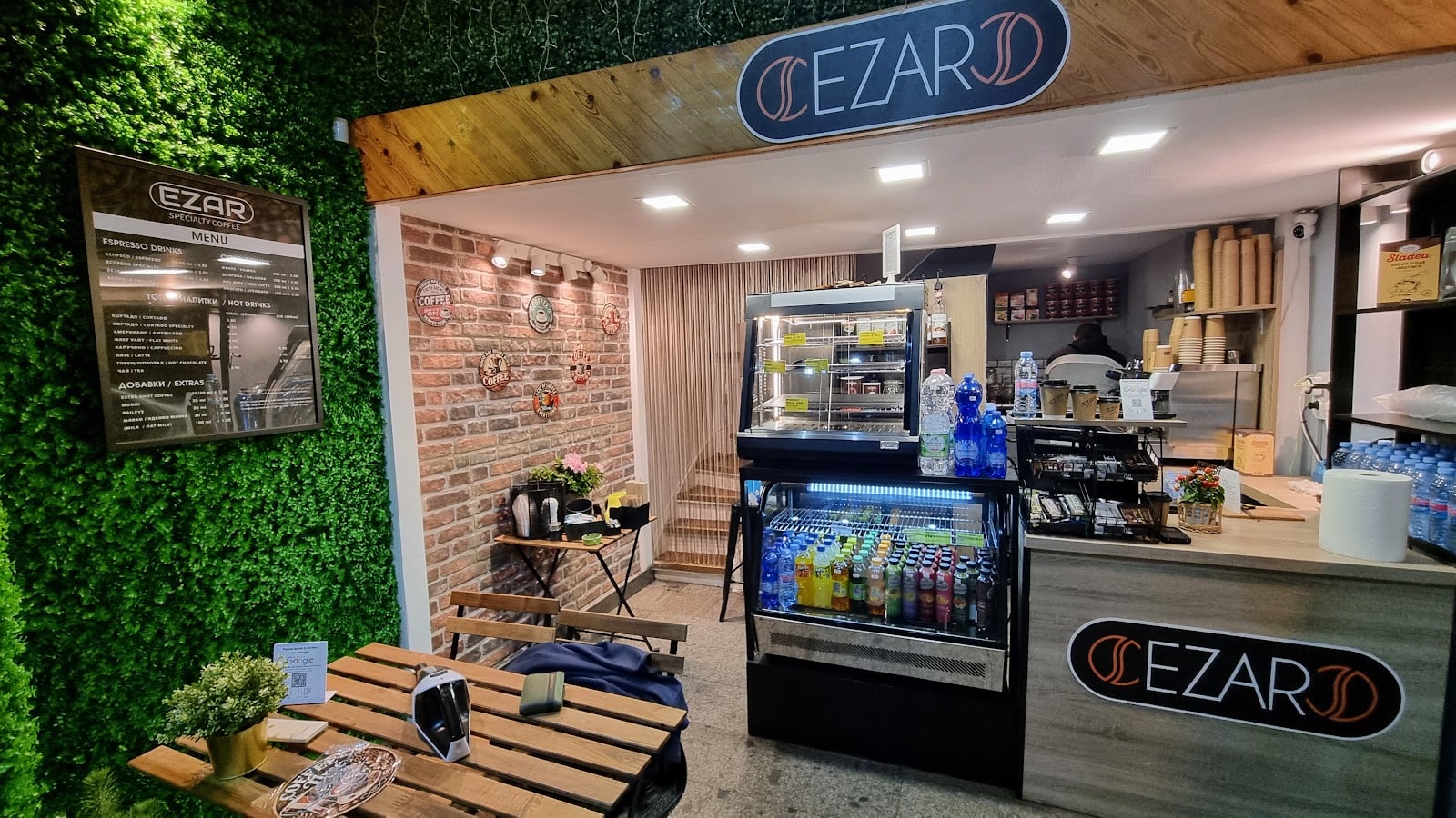EZAR Specialty Coffee - Спешълти кафе, Пекарна и Кофишоп interior
