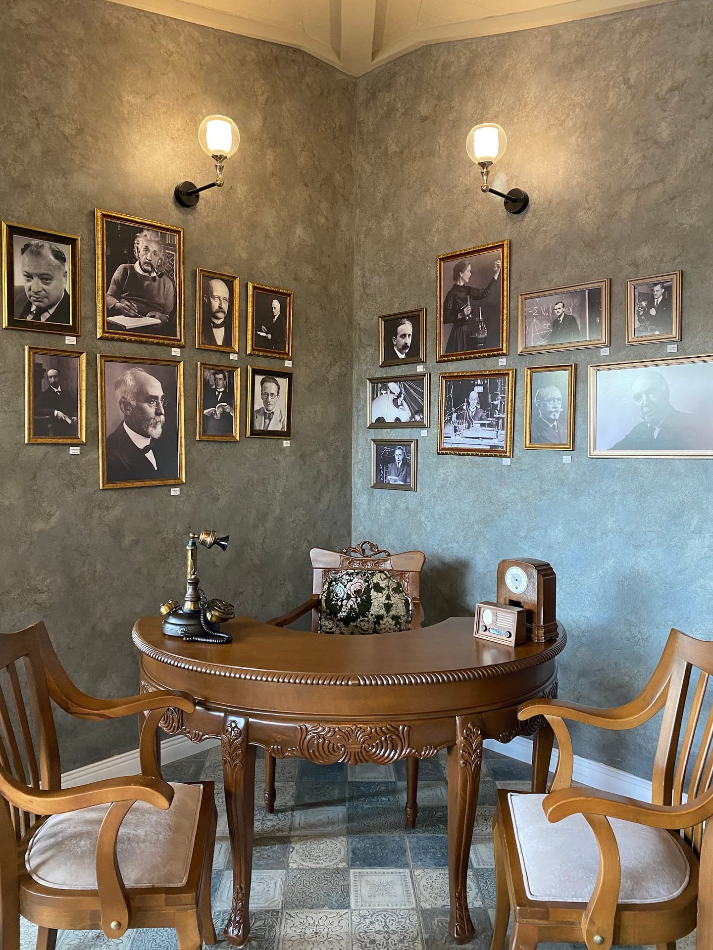 SOLVAY CAFE interior