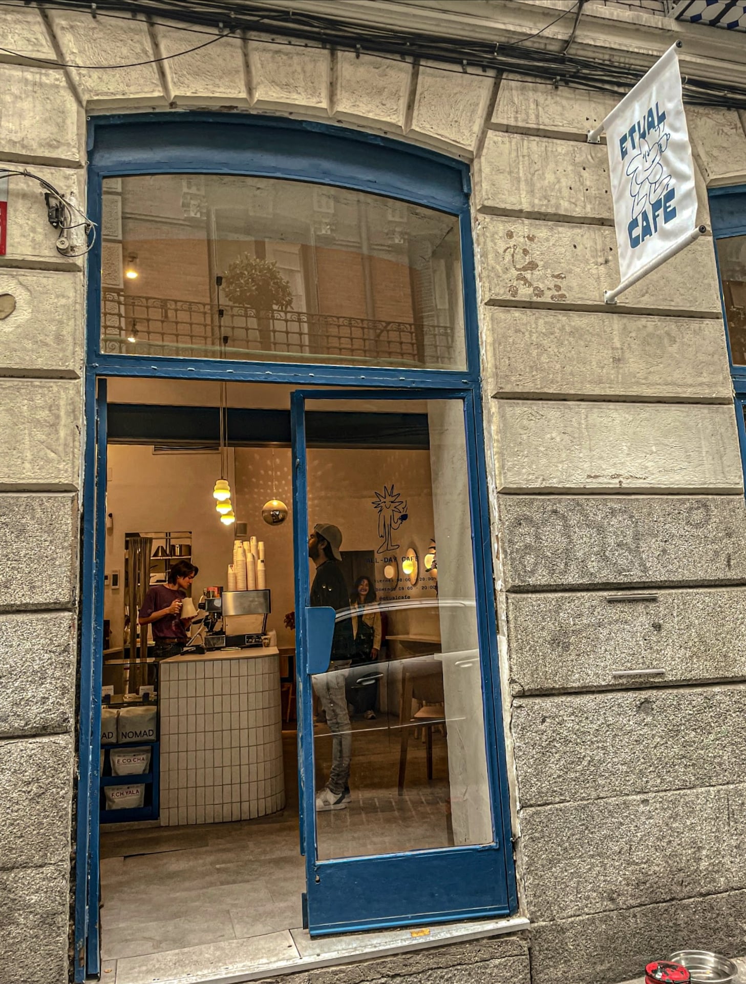 Etual Café interior