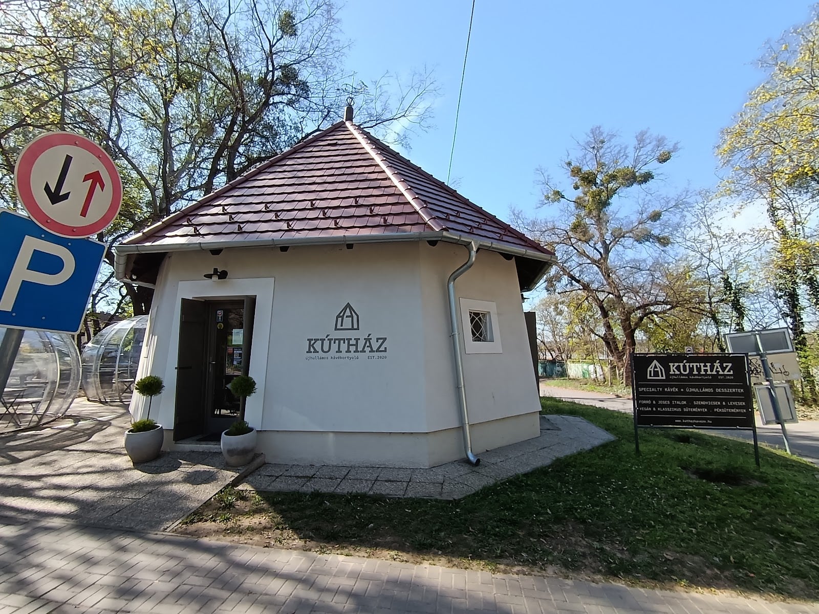 Photo of KÚTHÁZ Újhullámos kávékortyoló