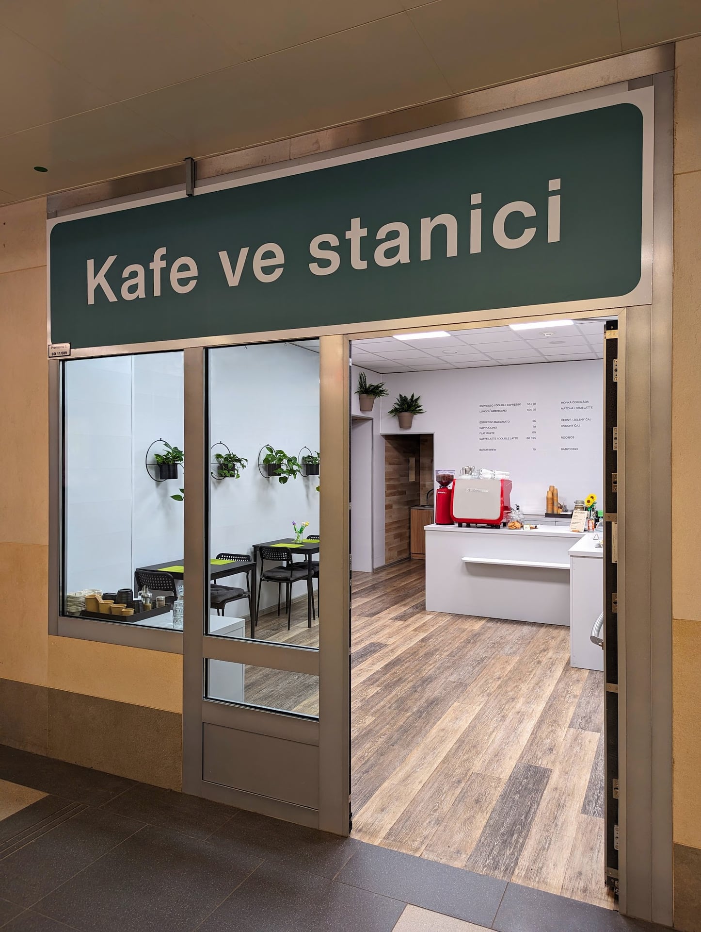 Kafe ve stanici interior