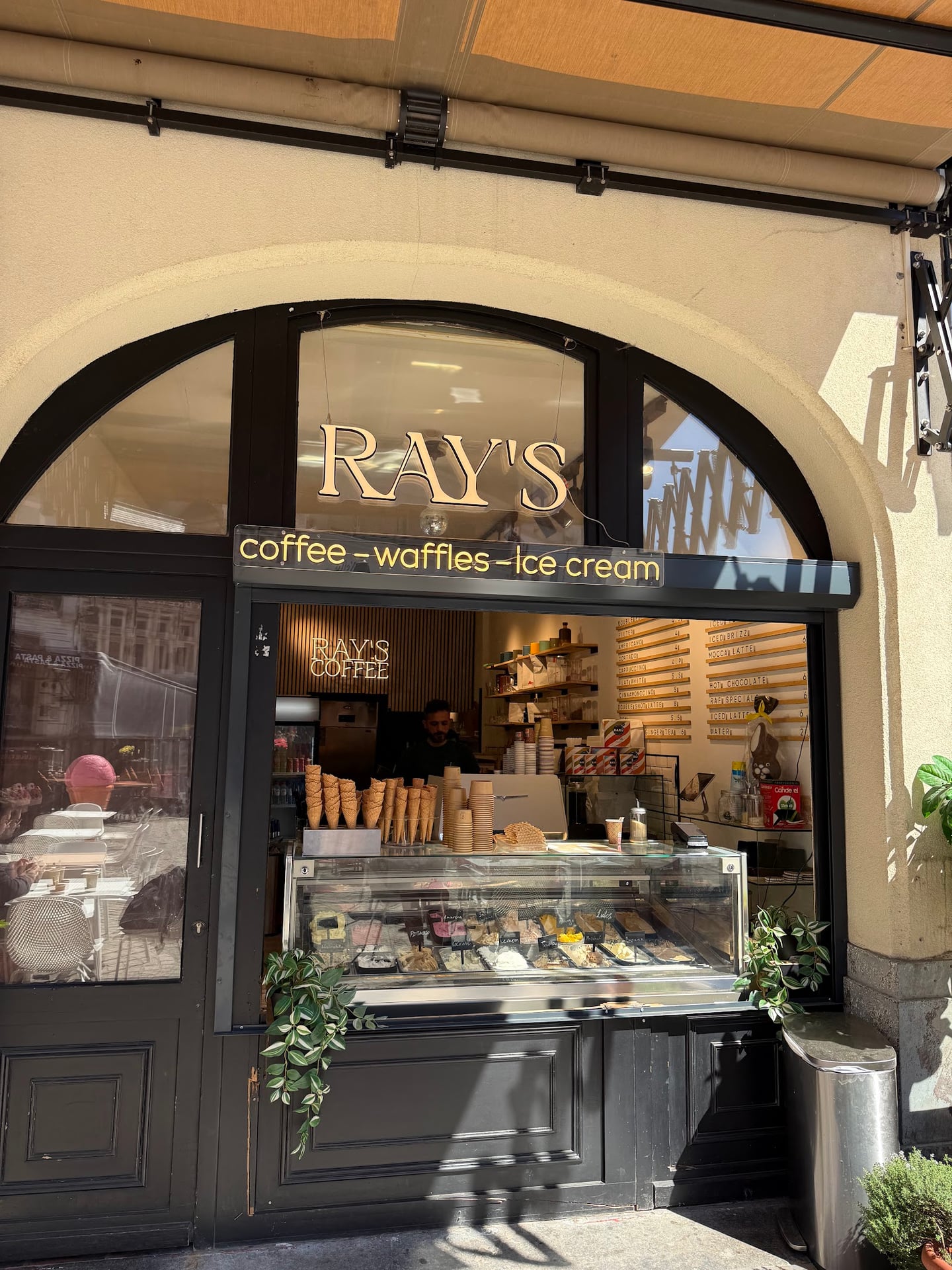 Ray's Specialty Coffee interior