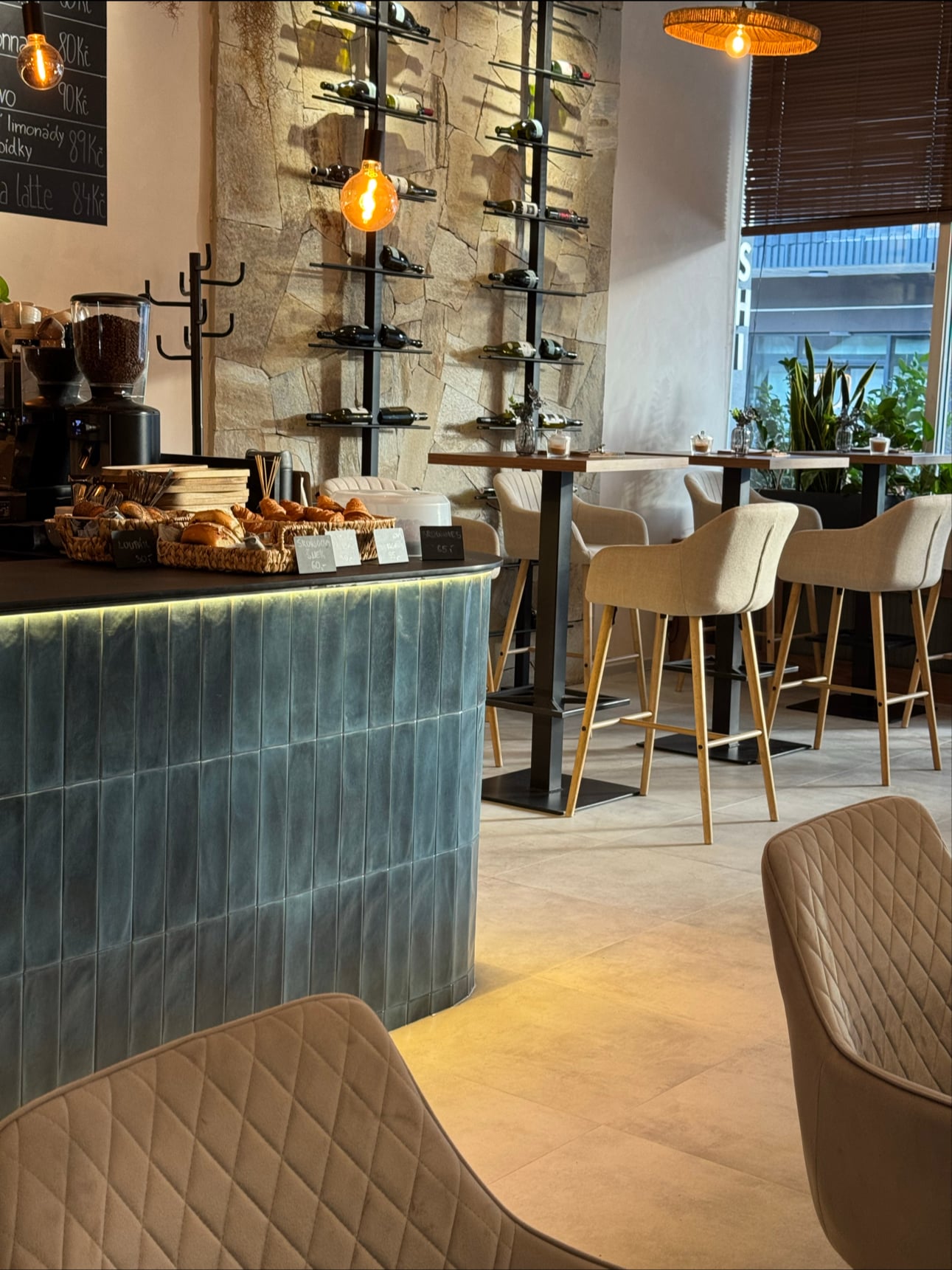 Hábovka Café & Víno interior