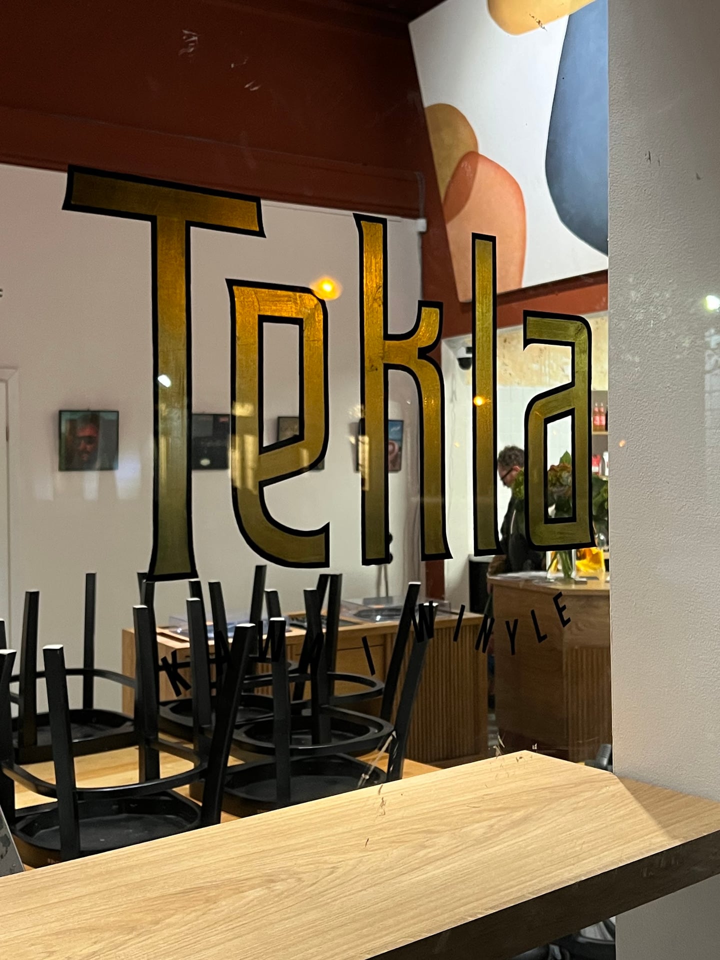 Tekla - kawa i winyle interior