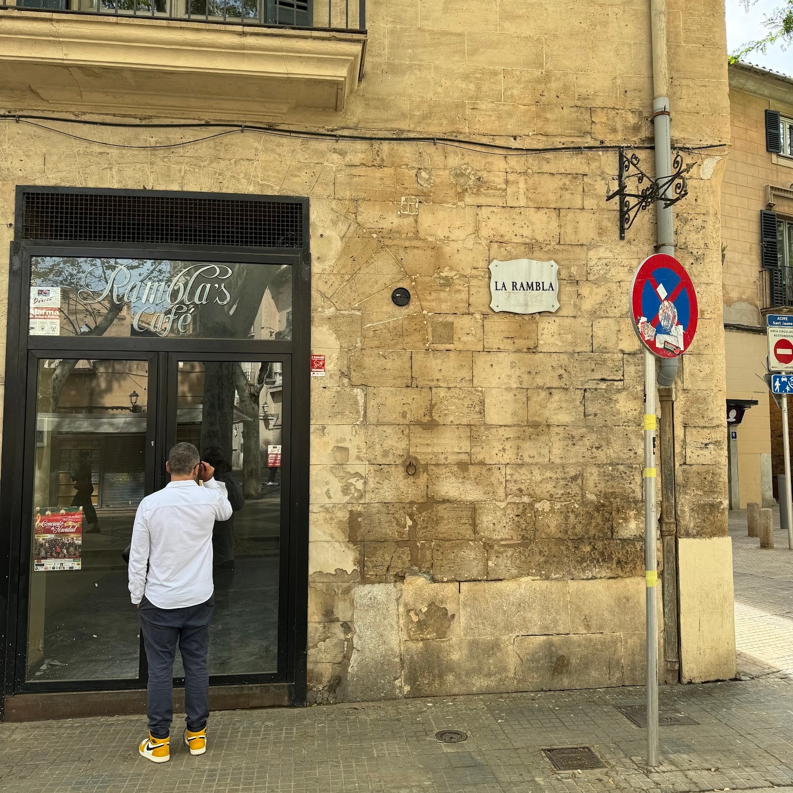 THE BARN Coffee Roasters La Rambla interior