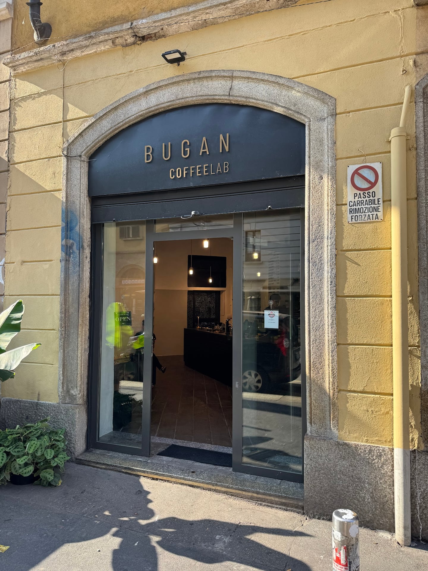 Bugan Coffee Lab - Via Vigevano - Milano interior