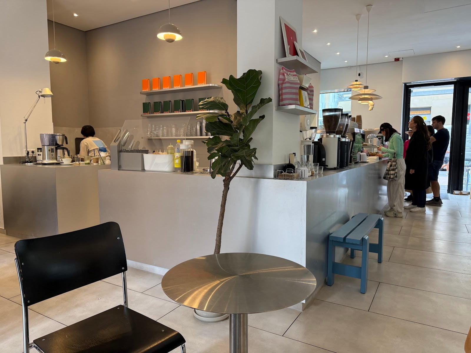 2b Coffee Studio interior
