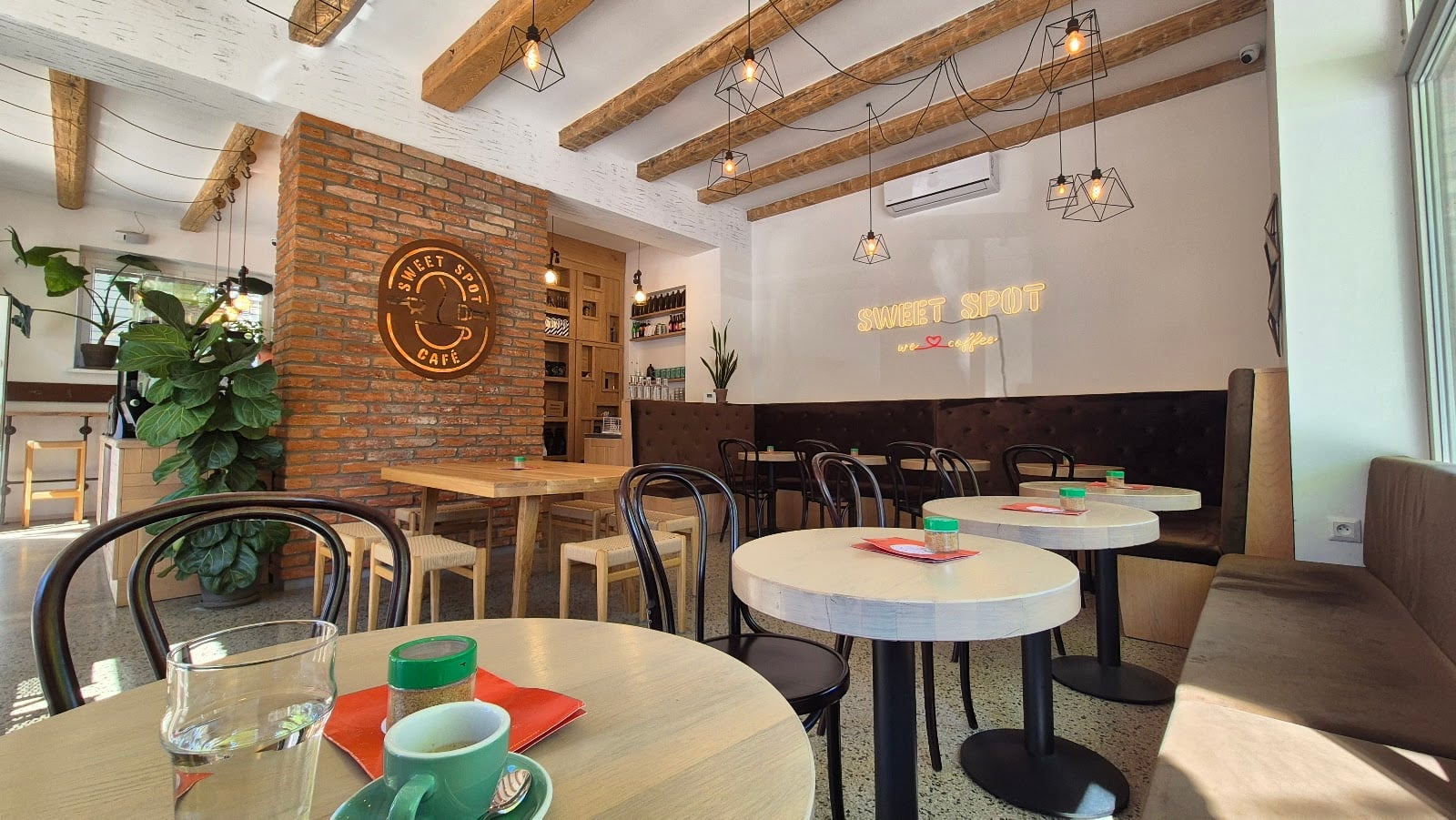 SWEET SPOT café interior