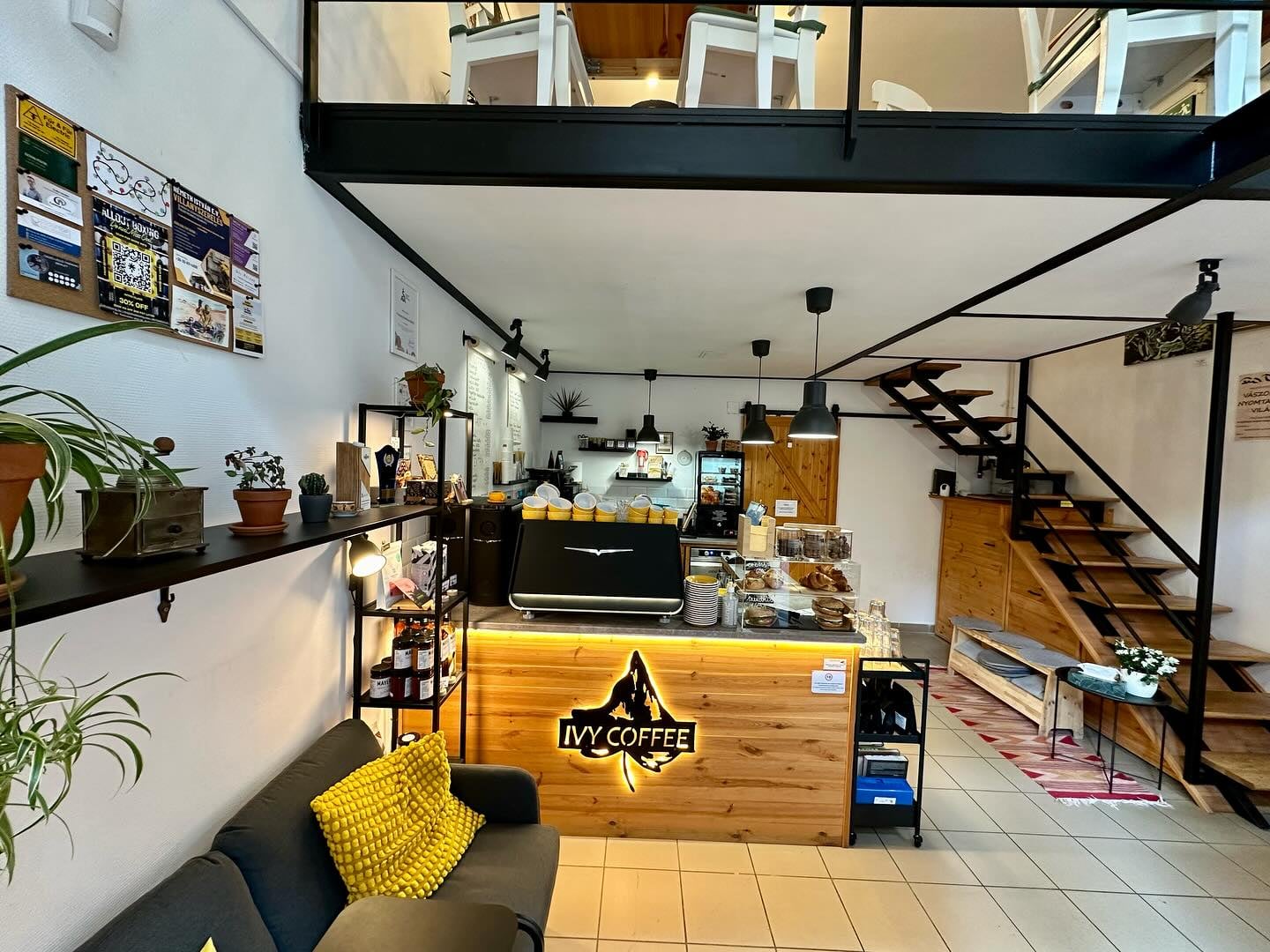 IVY COFFEE interior