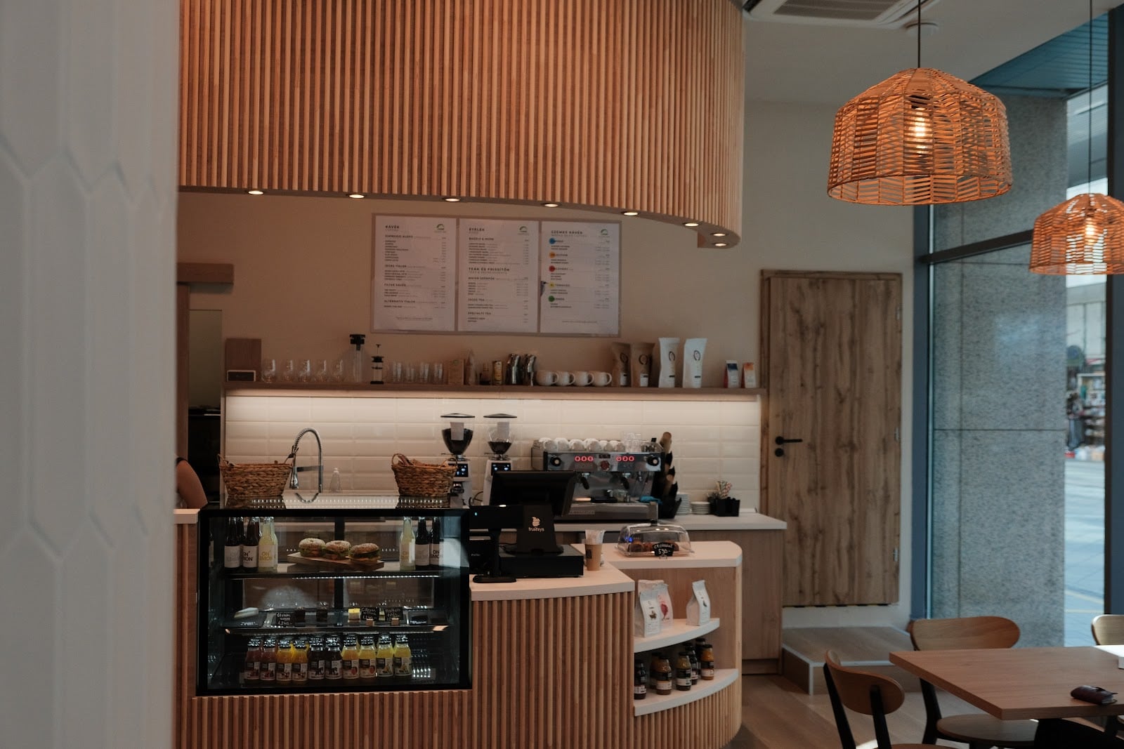 Daisuke Krisztina interior