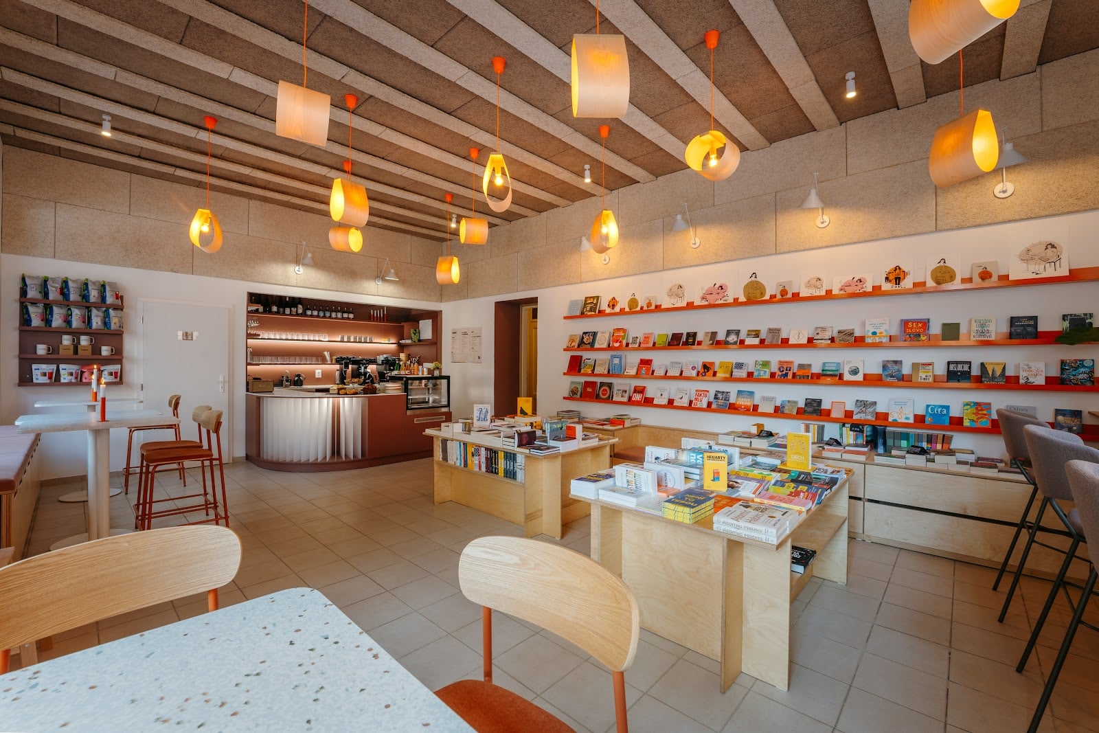 Kapitola Kafe & Knihy interior