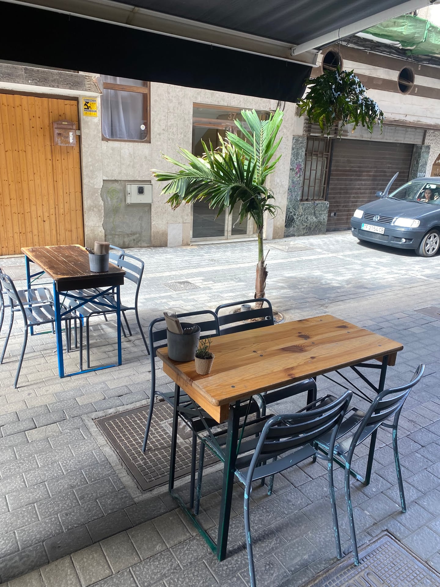 LUWAK Speciality Coffee and Wine Bar .