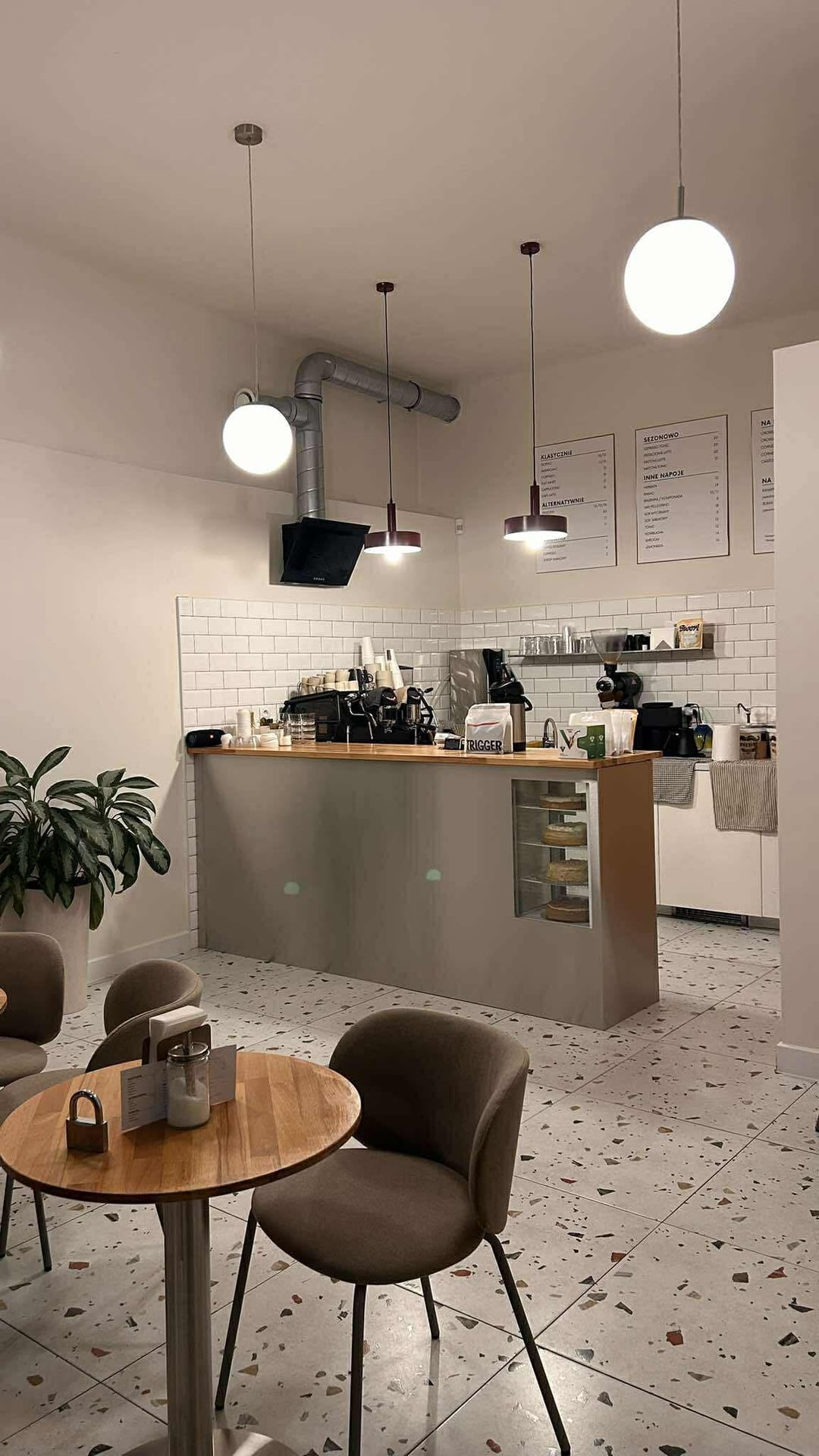 Smacznej Kawusi — kawiarnia / cafe specialty interior