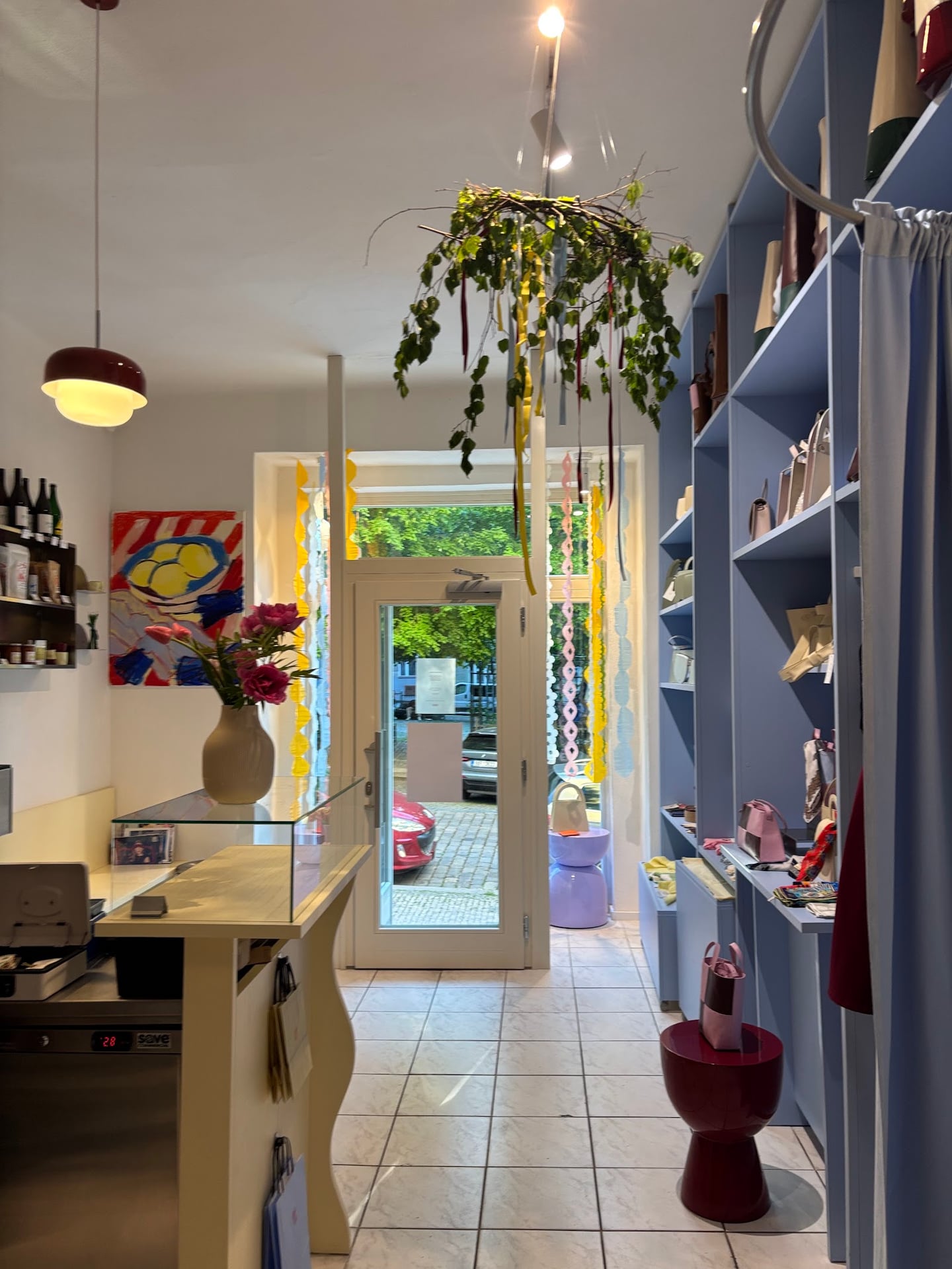 Ademi shop & café interior