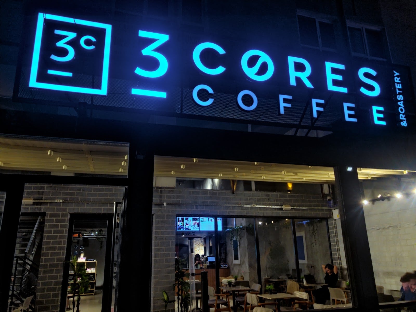 3 Cores Coffee & Roastery Coffee Shop interior