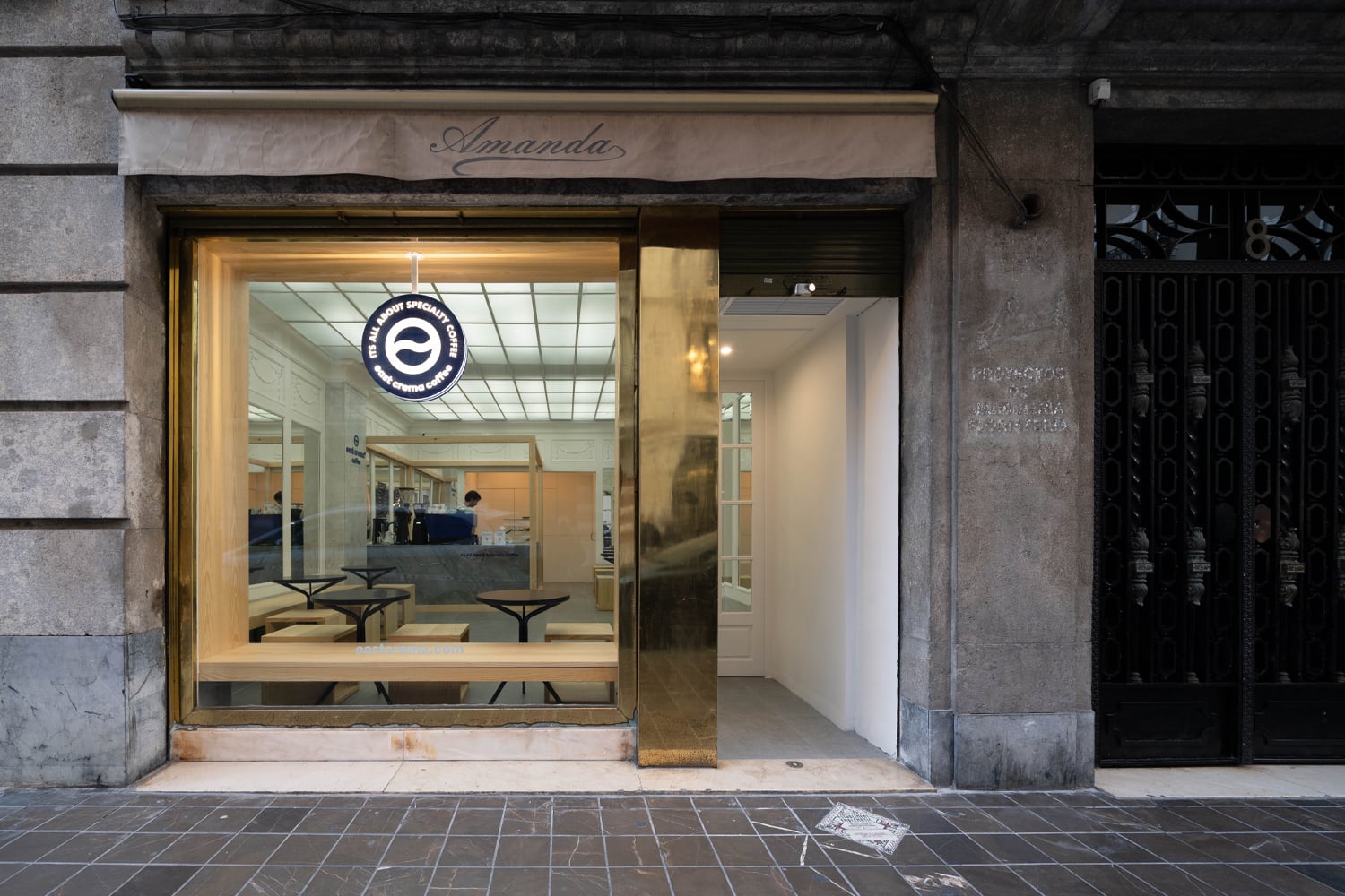 East Crema Coffee Roger (Specialty Coffee Valencia) interior