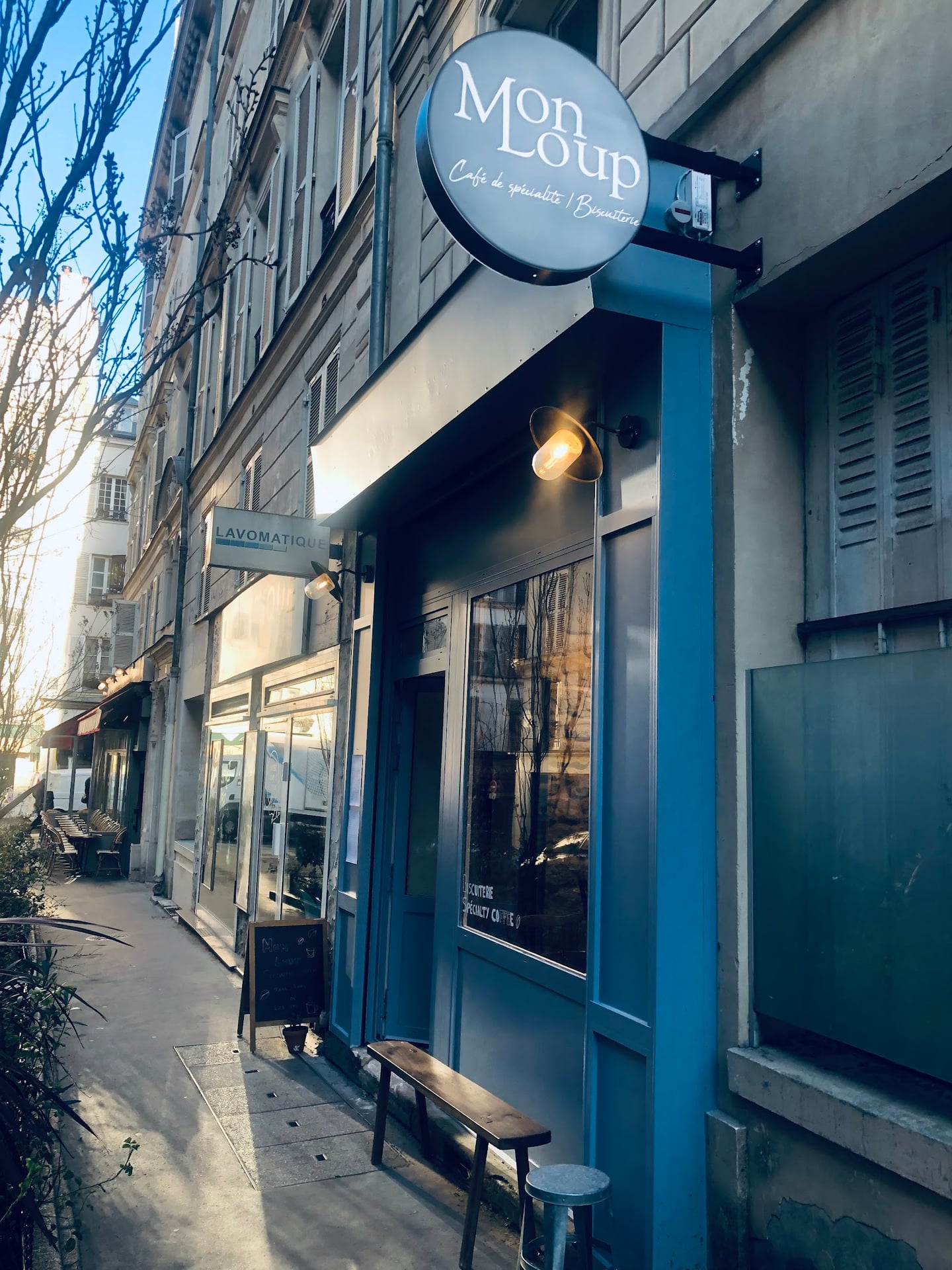 Mon Loup Coffee interior