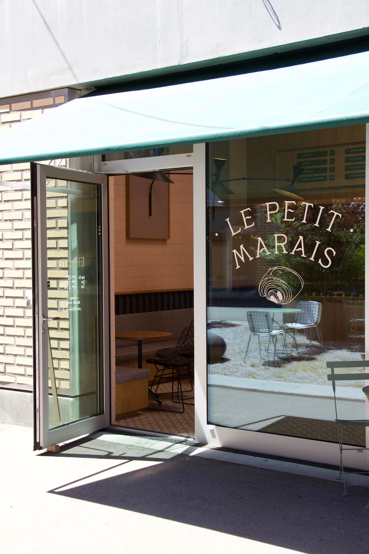 Le Petit Marais interior