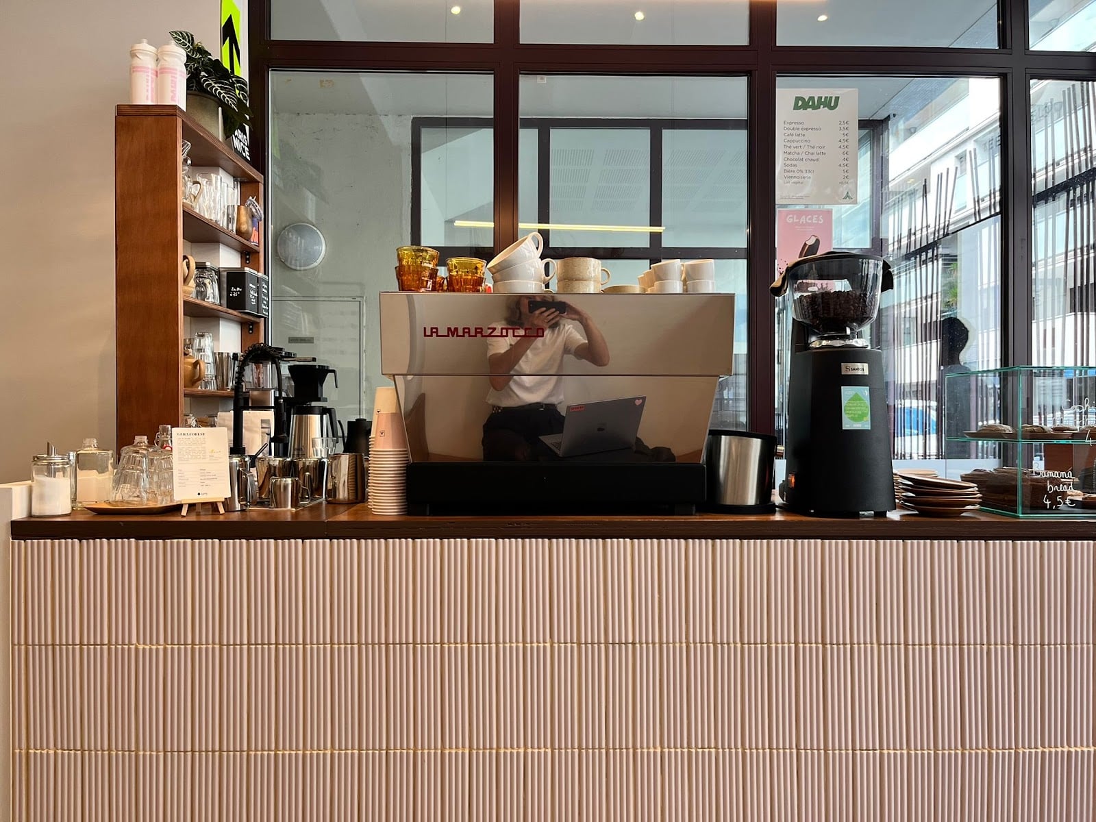 DAHU - Café & Atelier Vélo interior