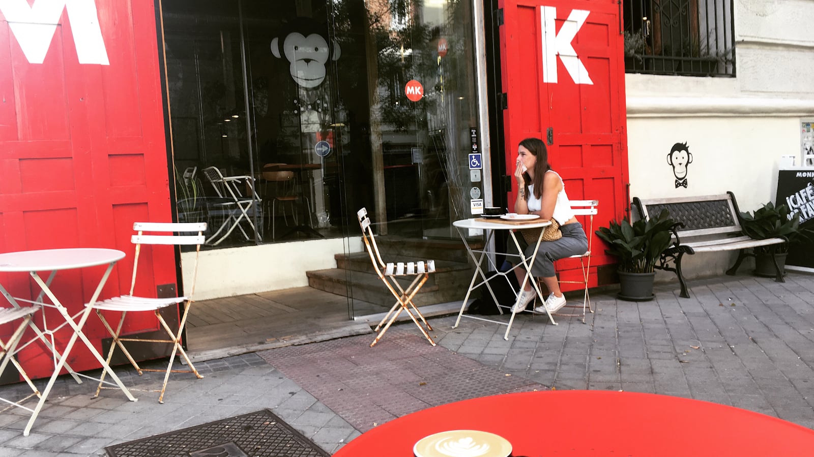 Monkee Koffee interior