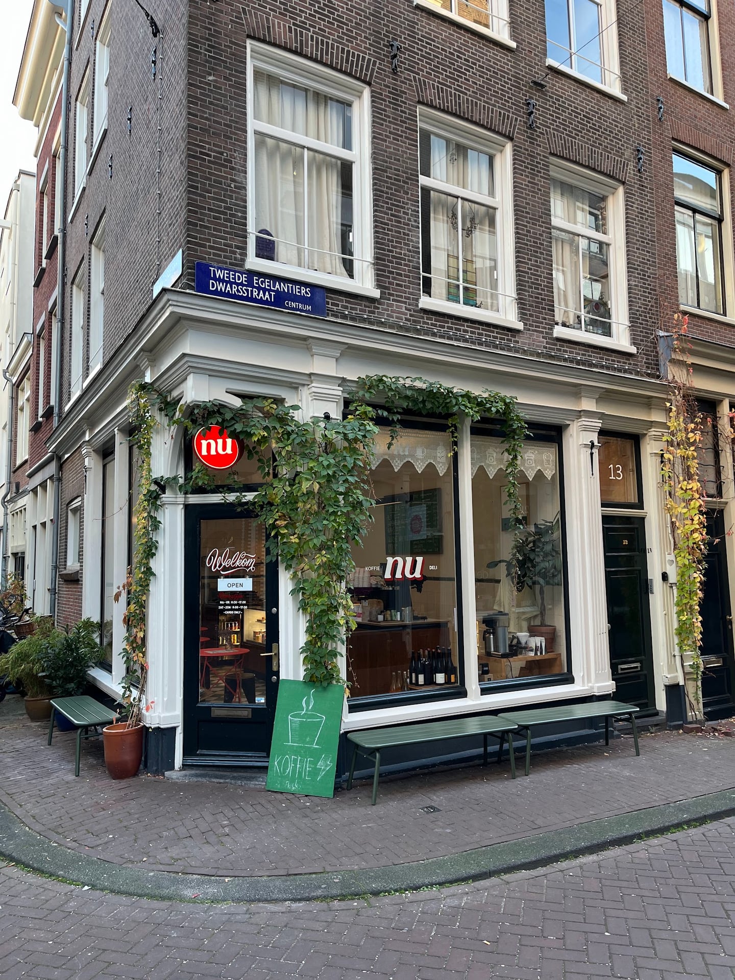 NU koffie & delicatessen interior