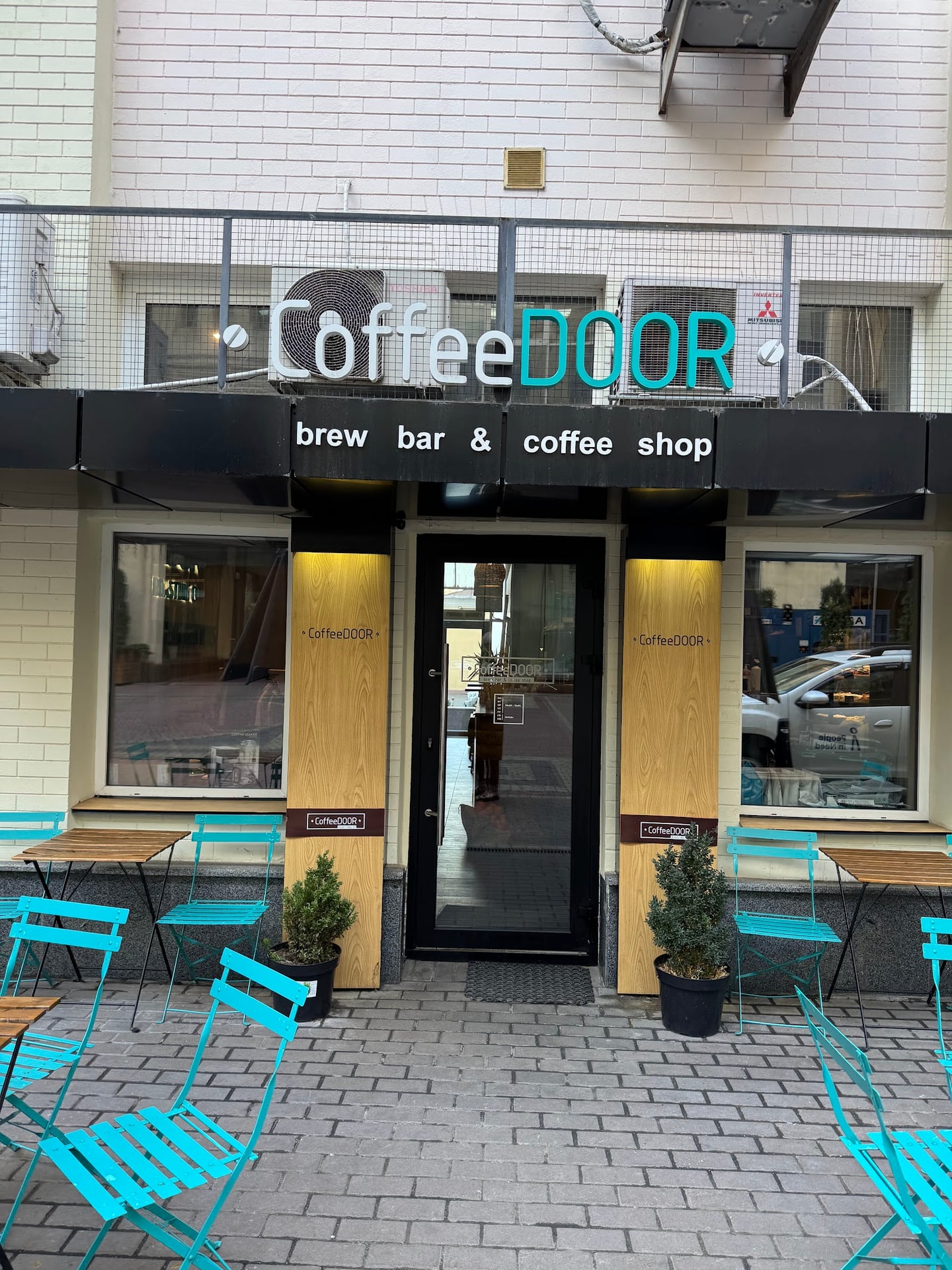 CoffeeDOOR interior
