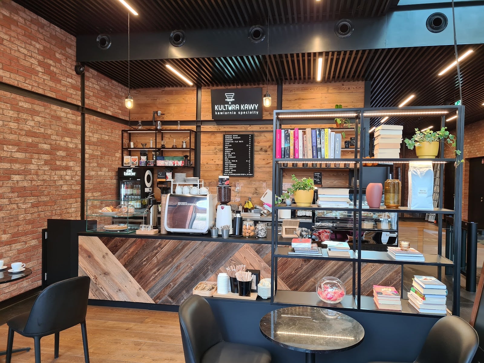 Kultura Kawy lobby cafe & bar interior