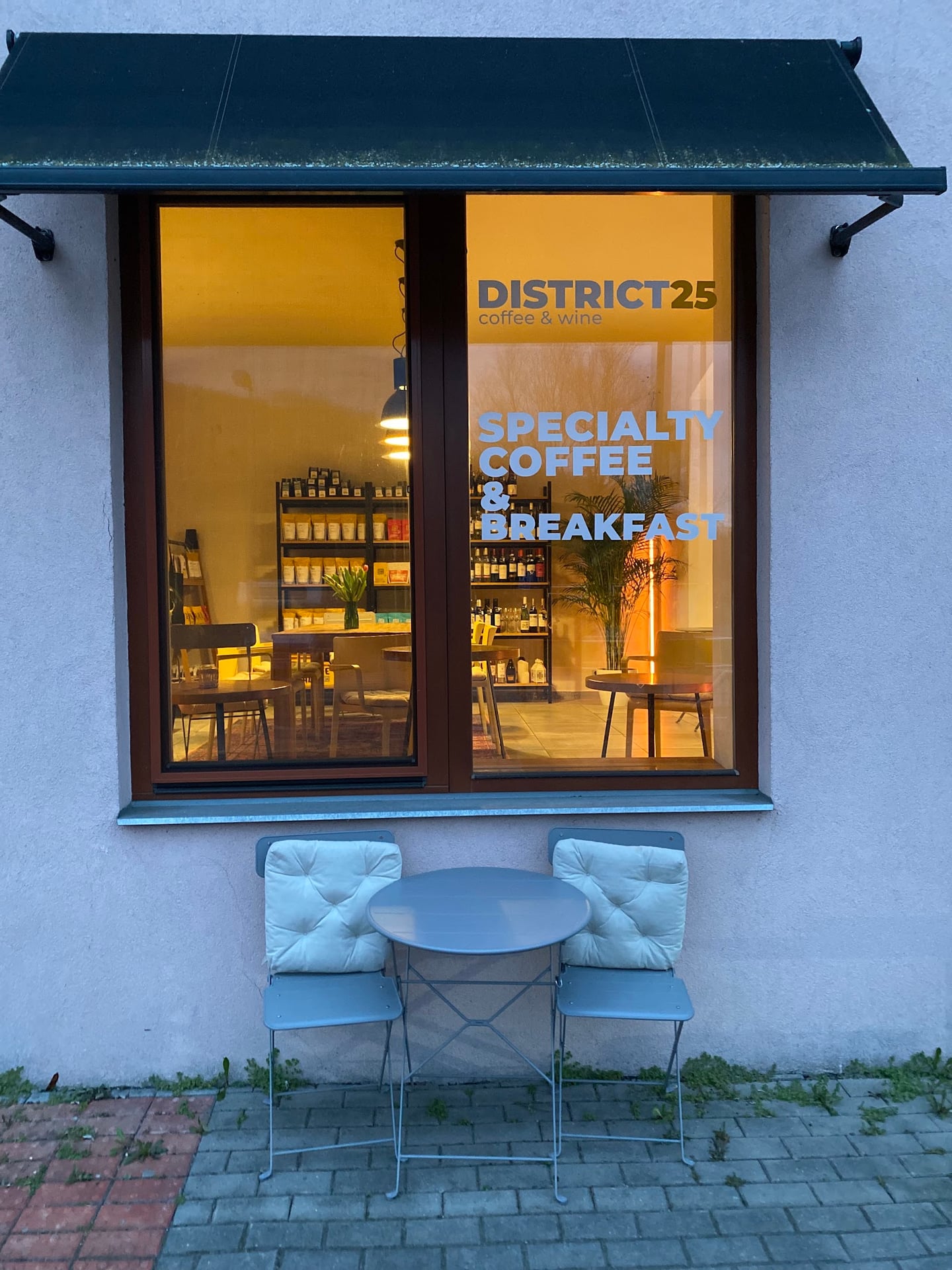 DISTRICT 25 | specialty coffee & wine interior