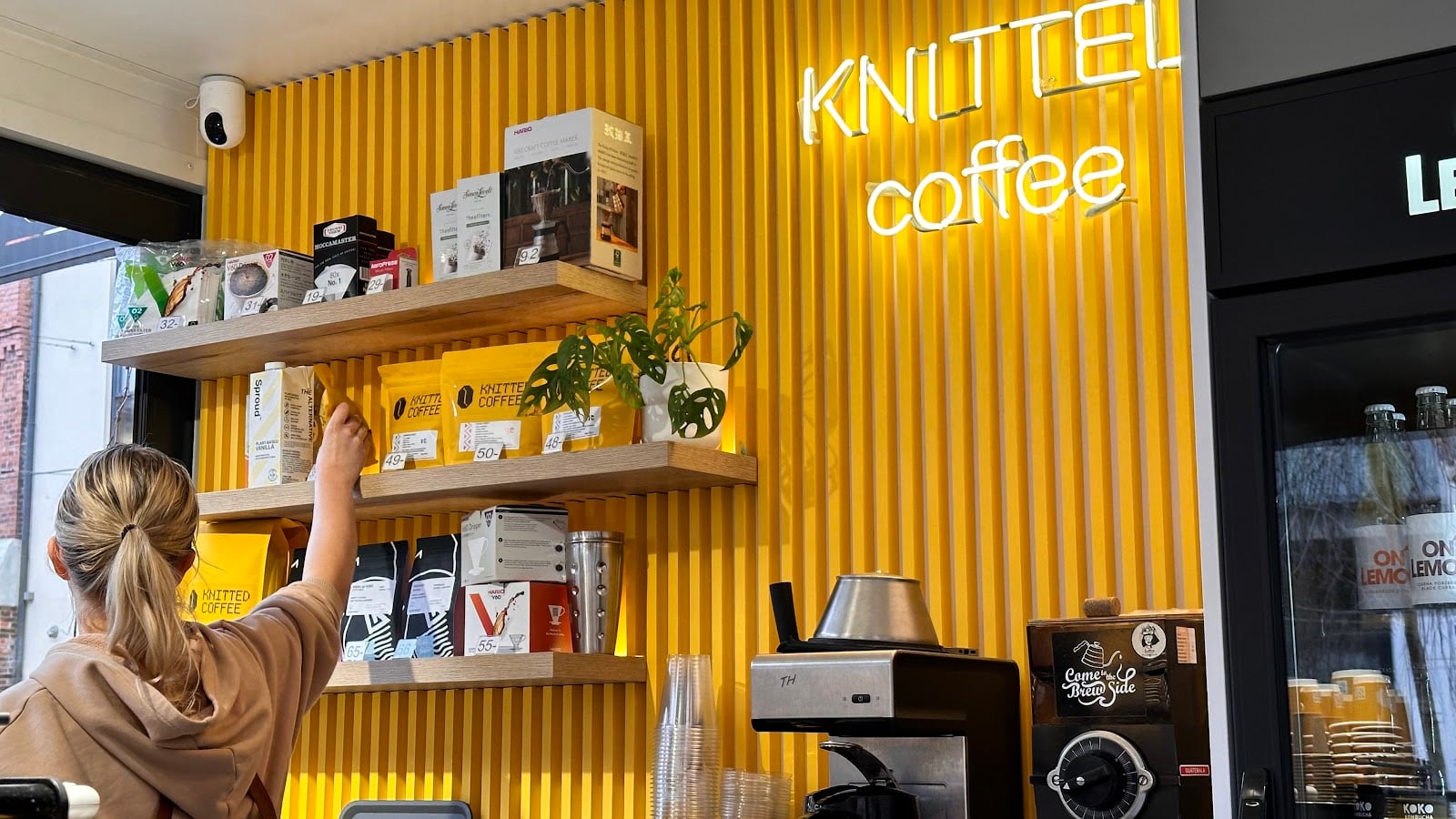 Knitted Coffee Św Wawrzyńca | Specialty Coffee Kazimierz | TO GO | KIOSK interior