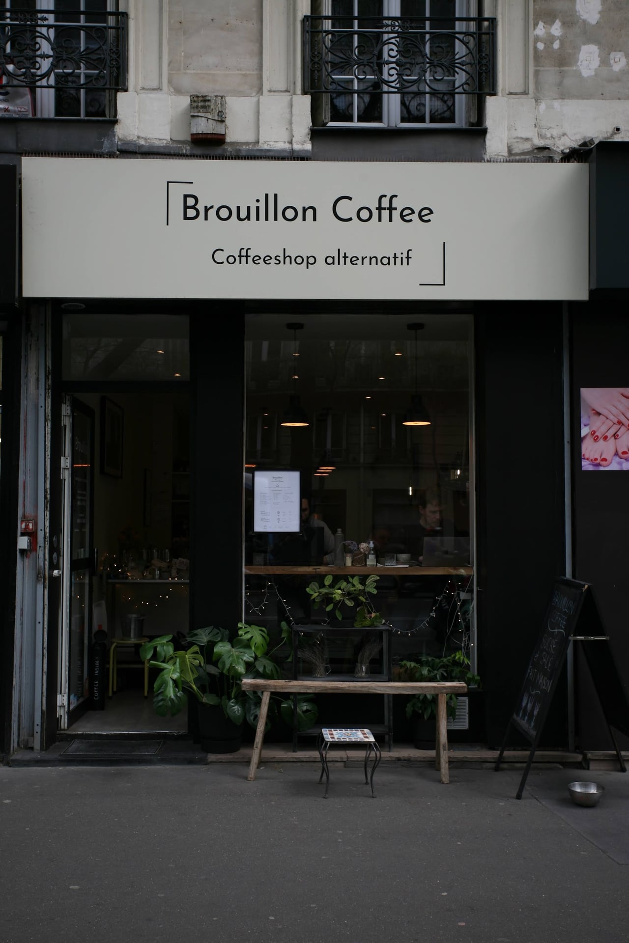 Brouillon Coffee interior