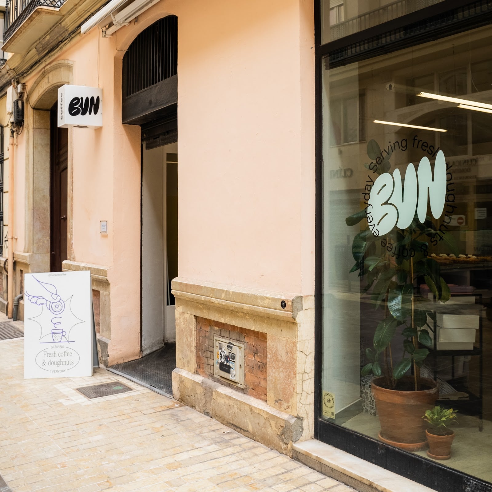 Bun and Coffee - Specialty Coffee & Fresh Doughnuts
