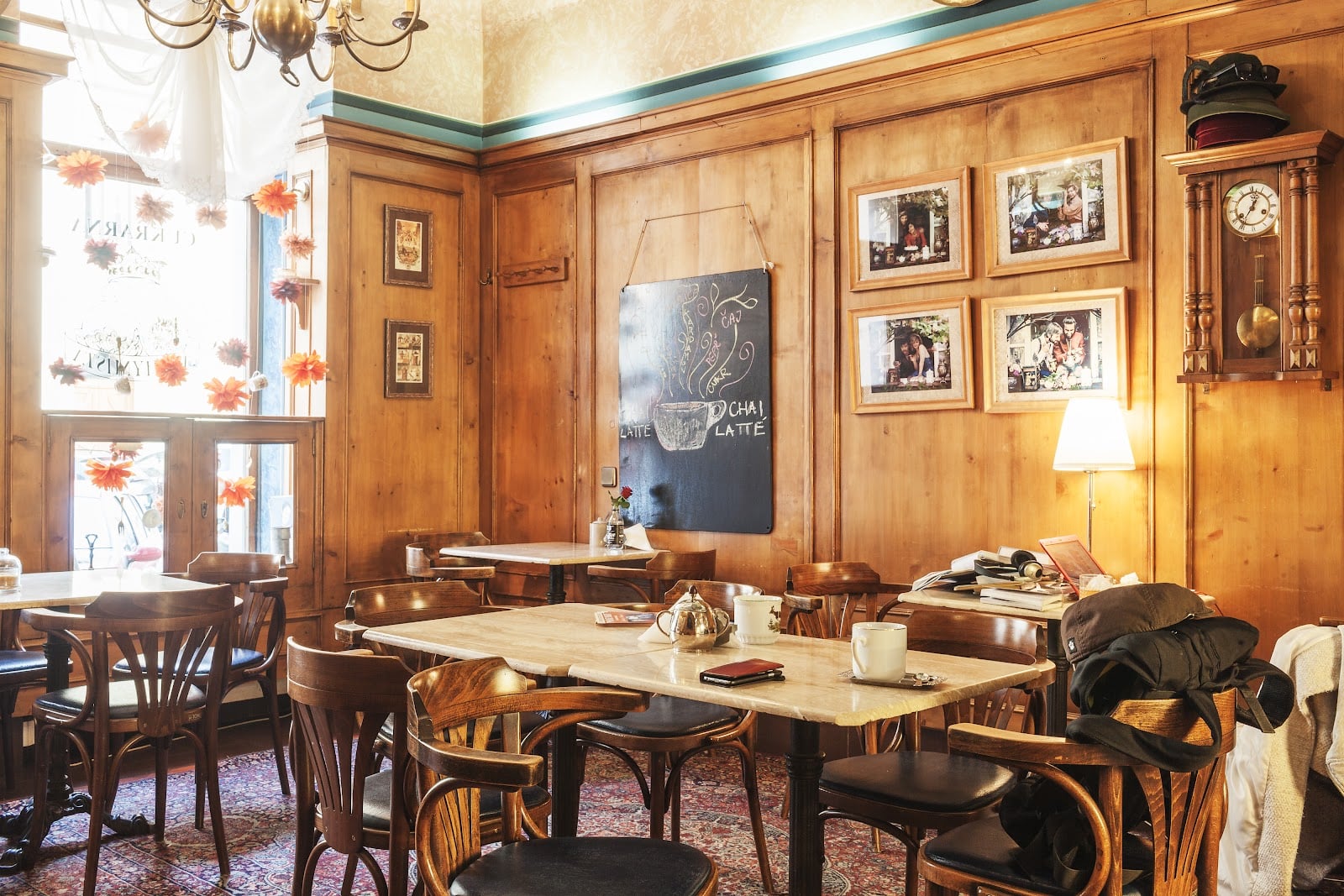 Cukrárna Alchymista interior