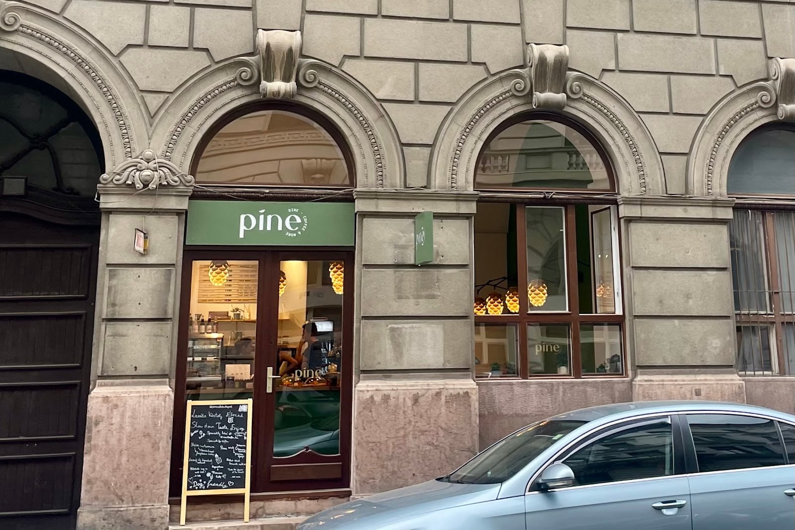 Pine - Coffee & More interior