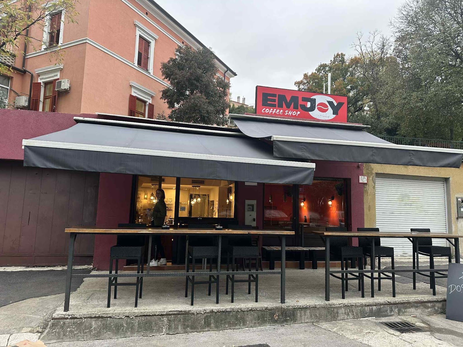 EmJoy specialty coffee shop