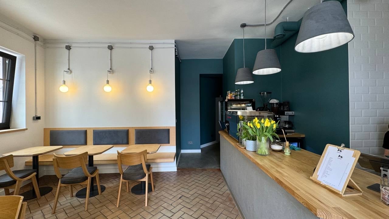 Larks interior