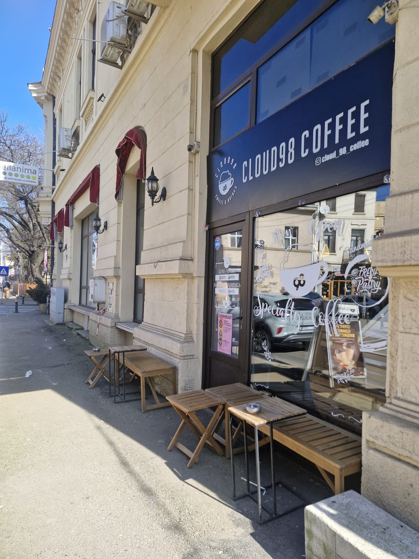Cloud98 Coffee interior