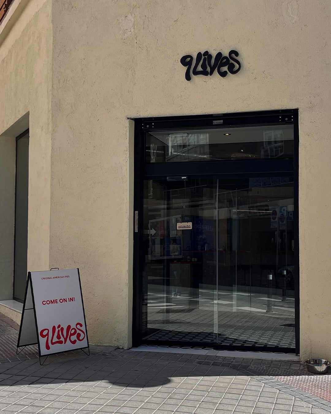 9 Lives Specialty Coffee & Brunch interior
